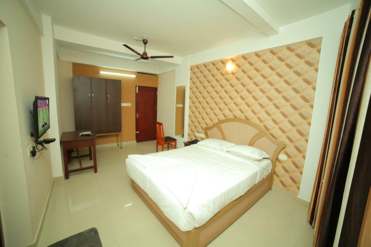 Clifften Hotel Thiruvananthapuram ภายนอก รูปภาพ